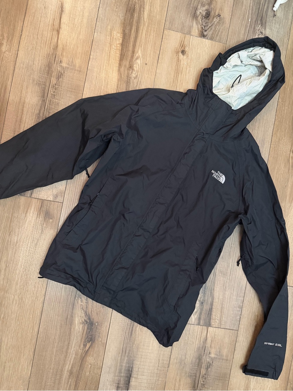 The North Face Black HyVent 2.5L Waterproof Hooded windbreaker/rain jacket